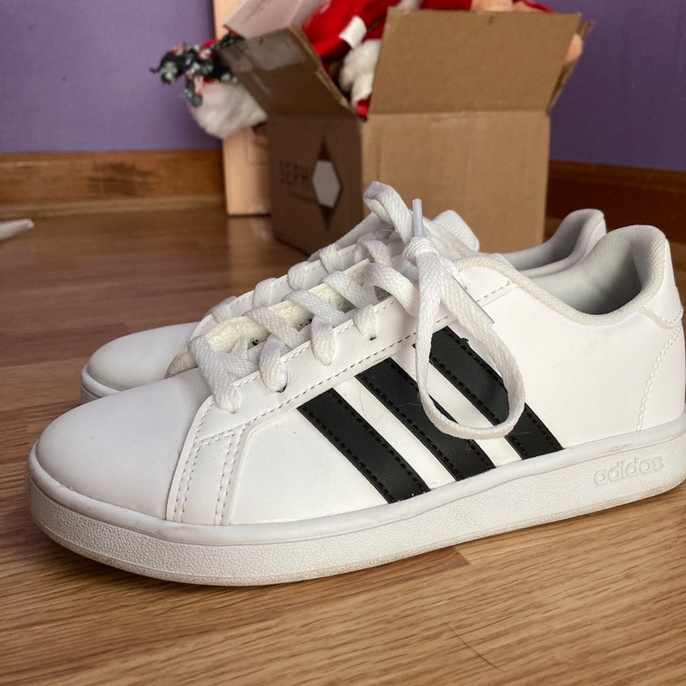 Size 2 Kids Adidas Tennis Shoes !! Worn twice!